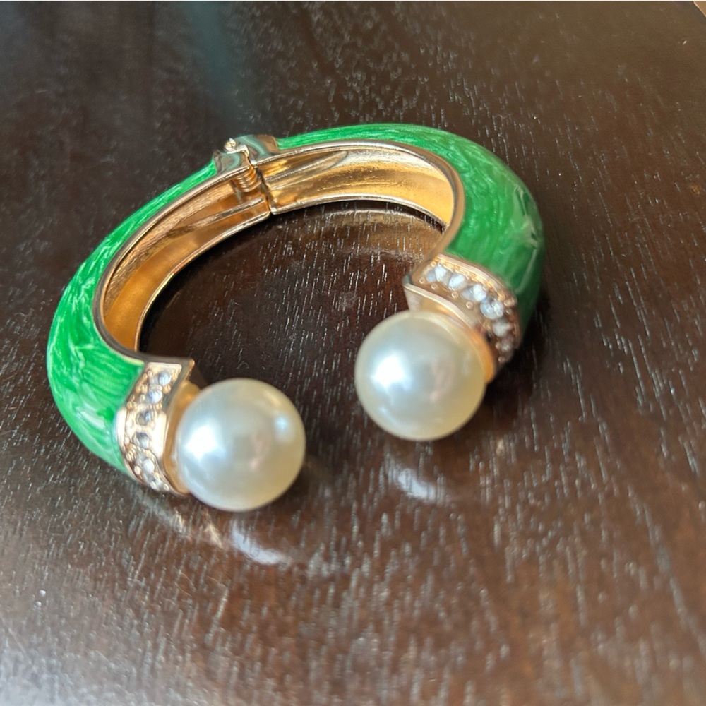Cuff Bracelete